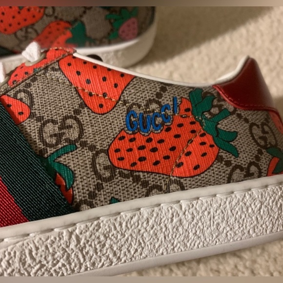 Gucci New Ace sneaker strawberry print - Picture 2 of 9